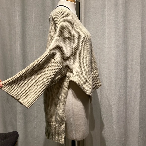 Thick cream beige knit oversized sweater - Picture 4 of 4
